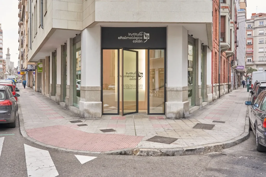 oftalmologia colon-fachada de la empresa de día