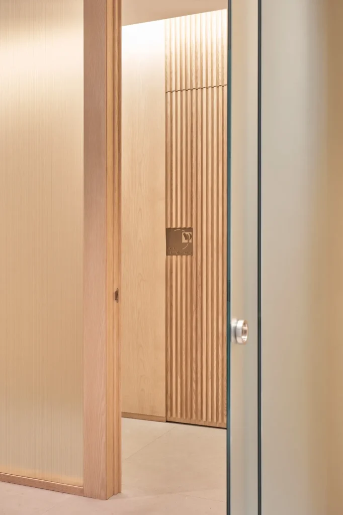 oftalmologia colon- instalaciones empresa color crema